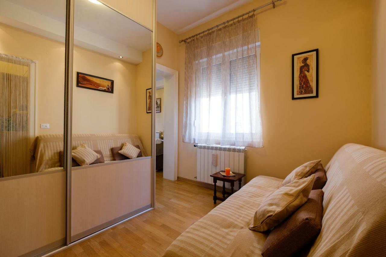 Jolie * Belgrade